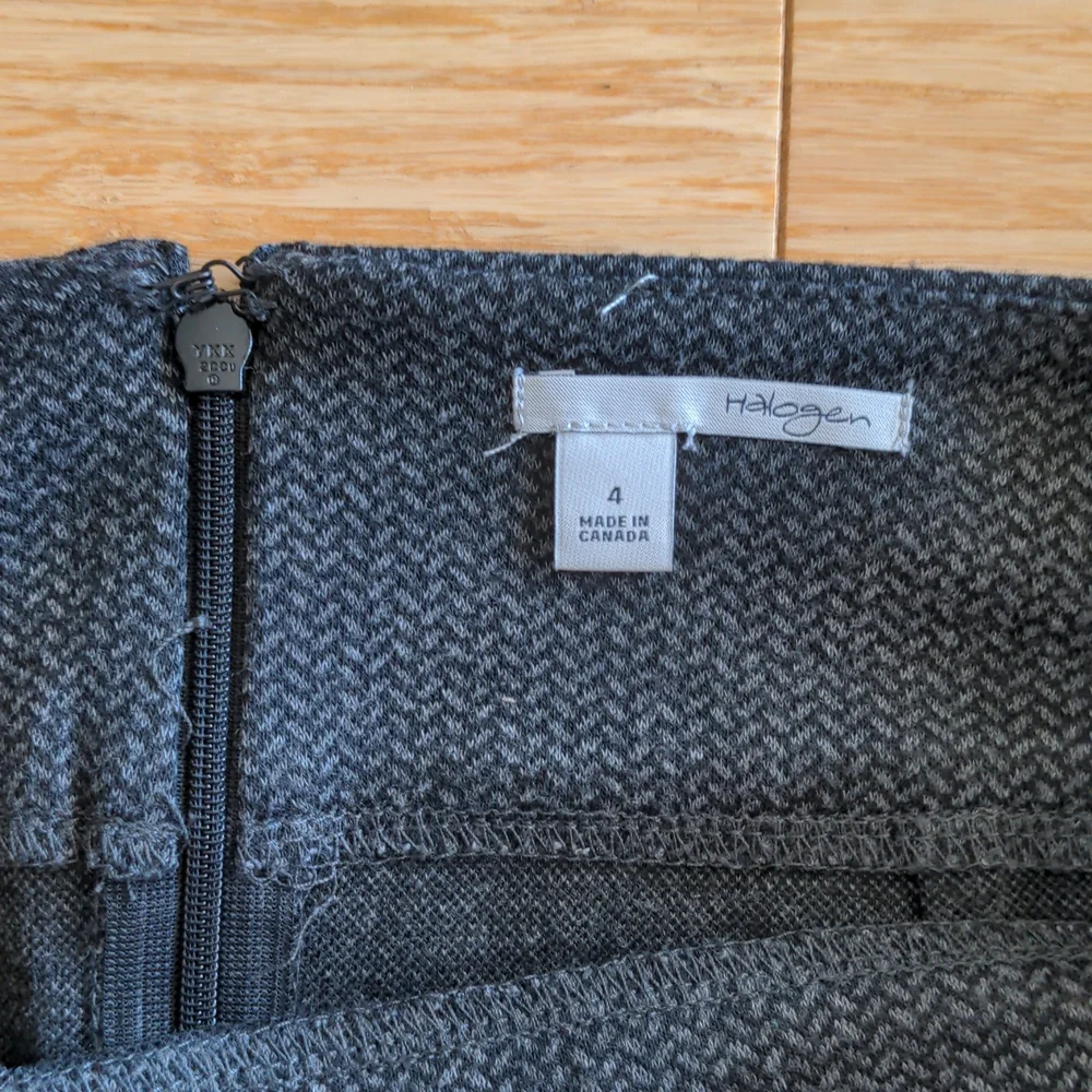 Halogen Herringbone Knit Pencil Skirt Gray Size 4 - Picture 4 of 4